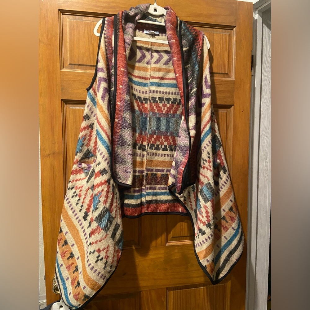 Pink Cattlelac Colorful Geometric Patterned Vest or cardigan